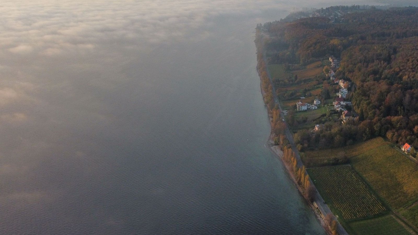 Vor Meersburg kam es zu einem Tauchunfall (Archivbild).Foto: IMAGO/ingimage/ via imago-images.de Vor Meersburg kam es zu einem Tauchunfall (Archivbild).Foto: IMAGO/ingimage/ via imago-images.de