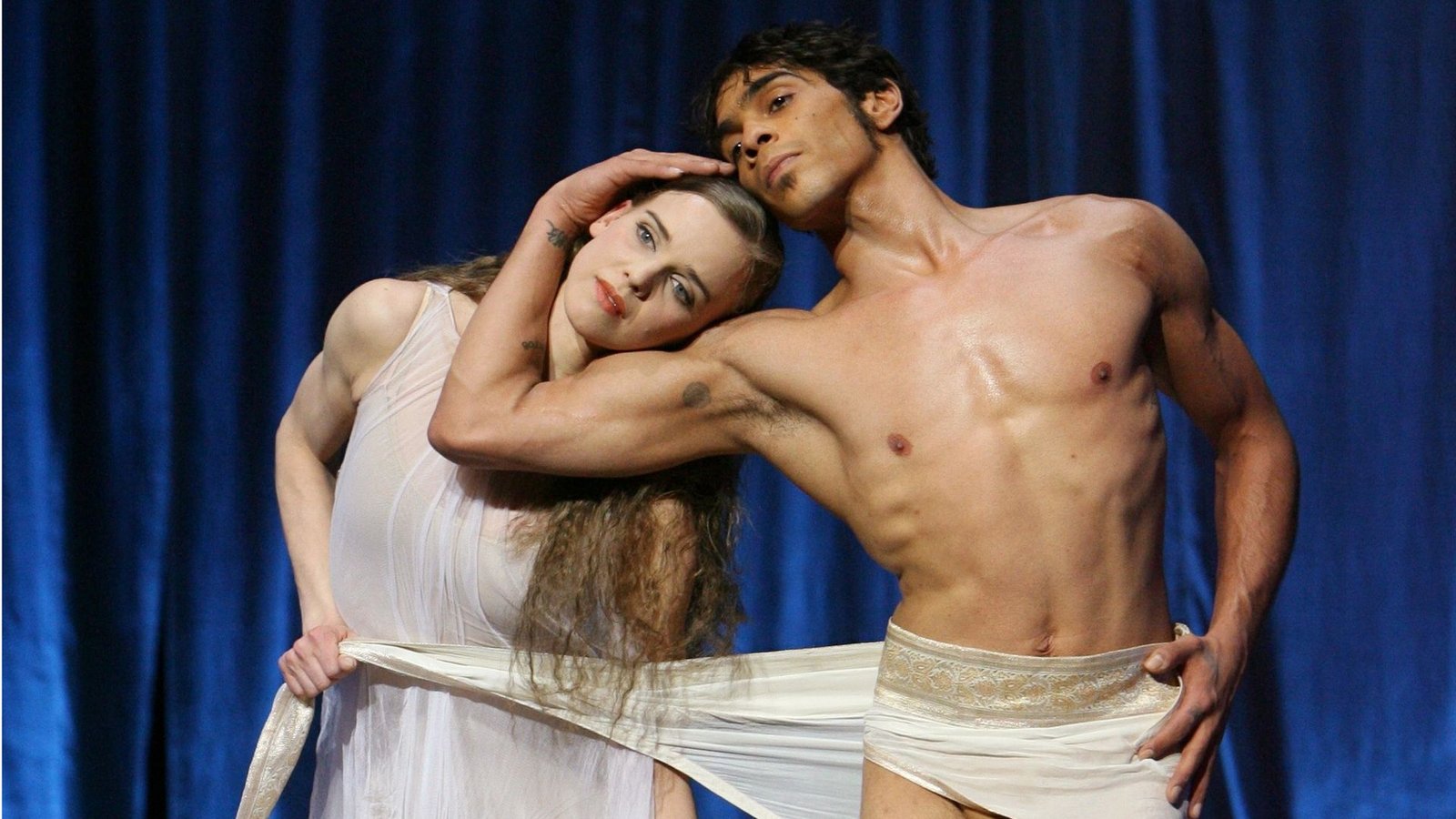 Szene aus John Neumeiers Ballett „Othello“ bei der Stuttgarter Premiere 2008 mit den  Solisten Katja Wünsche und Jason ReillyFoto: dpa/Bernd Weißbrod