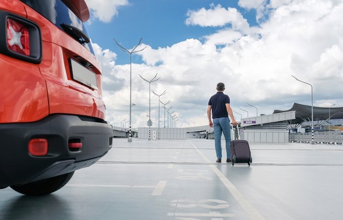 Eine sichere und bequeme Wahl: Das Auto während des Urlaubs am Flughafen abstellen.<span class='image-autor'>Foto: shablovskyistock / shutterstock.com</span>