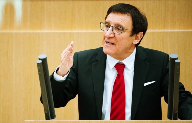 Drei Tage Vorsprung bescheren dem CDU-Abgeordneten Wolfgang Reinhart das erste Amt  in der neuen Wahlperiode.<span class='image-autor'>Foto: dpa</span>