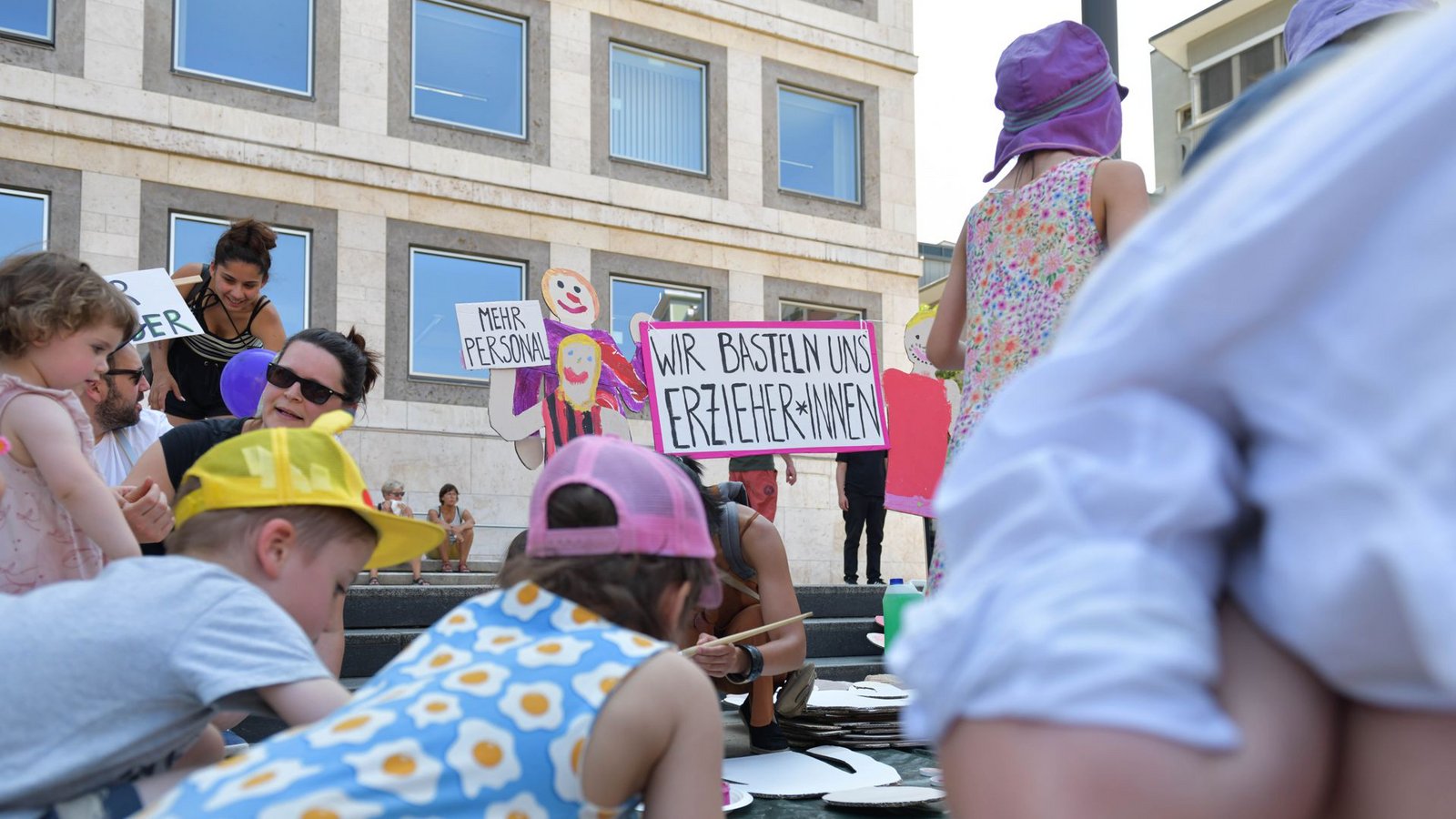 Im Juli demonstrierten Eltern und Erzieher in Stuttgart gegen den Kita-Notstand.Foto: Lichtgut/Max Kovalenko Im Juli demonstrierten Eltern und Erzieher in Stuttgart gegen den Kita-Notstand.Foto: Lichtgut/Max Kovalenko