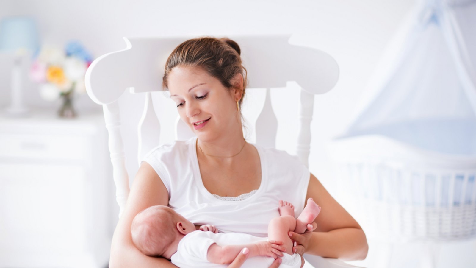 Wie viele Kalorien verbrennt das Stillen?Foto: FamVeld / shutterstock.com Wie viele Kalorien verbrennt das Stillen?Foto: FamVeld / shutterstock.com