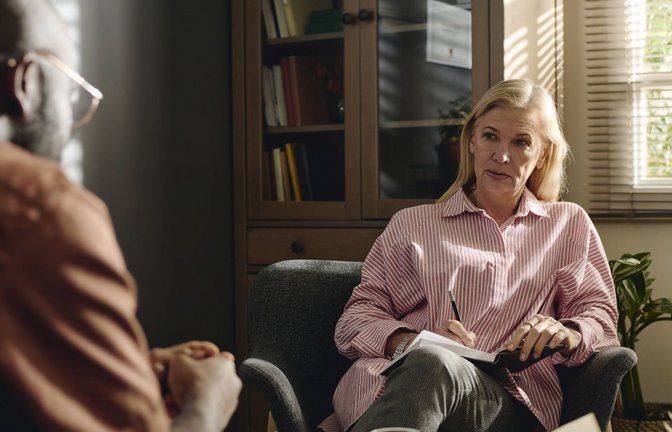 Wer in Deutschland eine Psychotherapie braucht, muss oft lange nach einem Platz suchen. Eine neue App soll das Prozedere einfacher machen.<span class='image-autor'>Foto: IMAGO/Westend61/IMAGO/Clique Images</span>