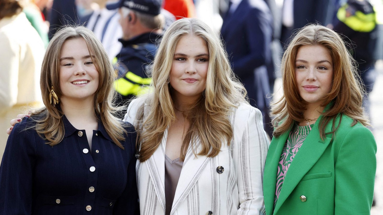 Die niederländische Kronprinzessin Amalia (Mitte) und ihre jüngeren  Schwestern  Ariane (links) und  AlexiaFoto: AFP/SEM VAN DER WAL