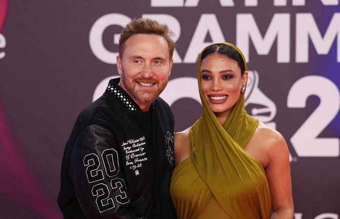 Bei den Latin Grammy Awards in Sevilla posierten David Guetta und seine Jessica mit dem Babybauch.<span class='image-autor'>Foto: Vianney Le Caer/Invision/dpa</span>