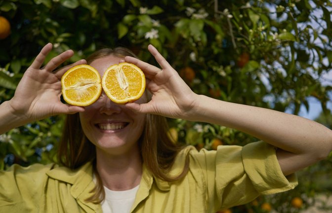 Insbesondere Zitrusfrüchte sind reich an Vitamin C.<span class='image-autor'>Foto: IMAGO/Westend61/Anastasiia Nelen</span>