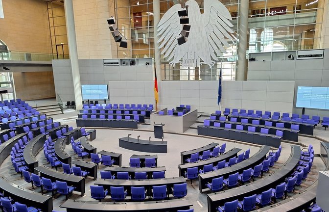 Um 12:00 Uhr beginnt die Debatte.<span class='image-autor'>Foto: Alexander Ruszczynski / shutterstock.com</span>