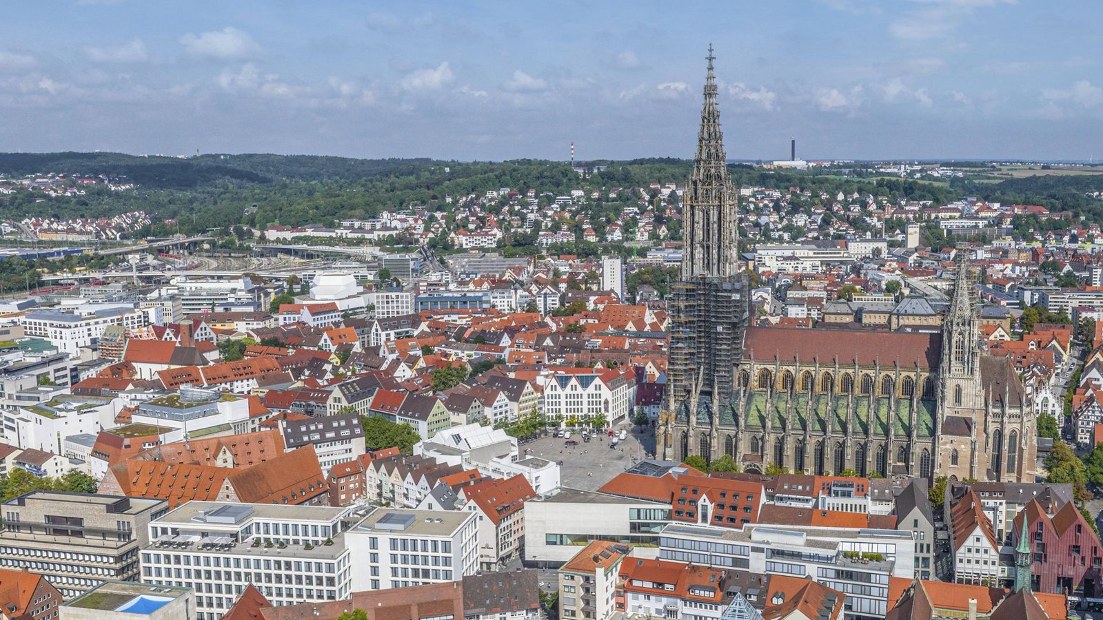 Im Ulmer Münster ist ein Blitz eingeschlagen (Archivbild).Foto: IMAGO/Alexander Rochau Im Ulmer Münster ist ein Blitz eingeschlagen (Archivbild).Foto: IMAGO/Alexander Rochau