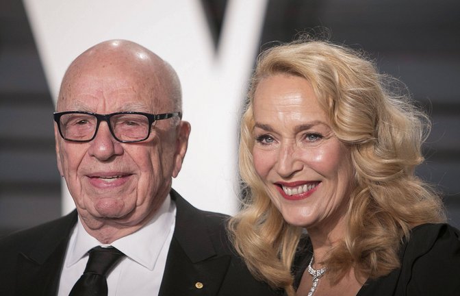 Rupert Murdoch mit seiner Ex-Frau Jerry Hall. Der 92-Jährige gilt als einer der mächtigsten Medienmogule.<span class='image-autor'>Foto: IMAGO/ZUMA Wire/IMAGO/JAVIER ROJAS</span>