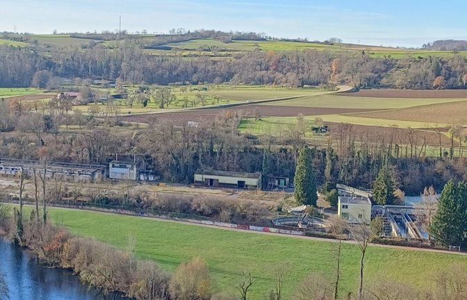 Im nördlichen Teil des Häckerareals sollen unter anderem die alten Klärbecken (rechts im Bild) umfunktioniert werden.  <span class='image-autor'>Foto: Rücker</span>