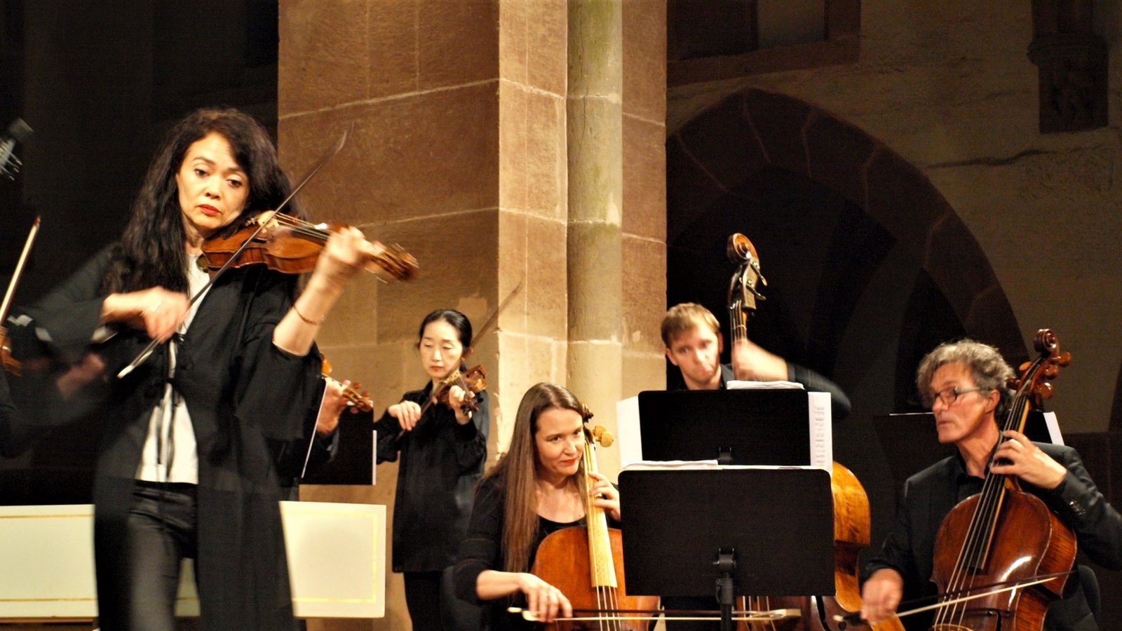 Midori Seiler in der Maulbronner Klosterkirche. Foto: Filitz