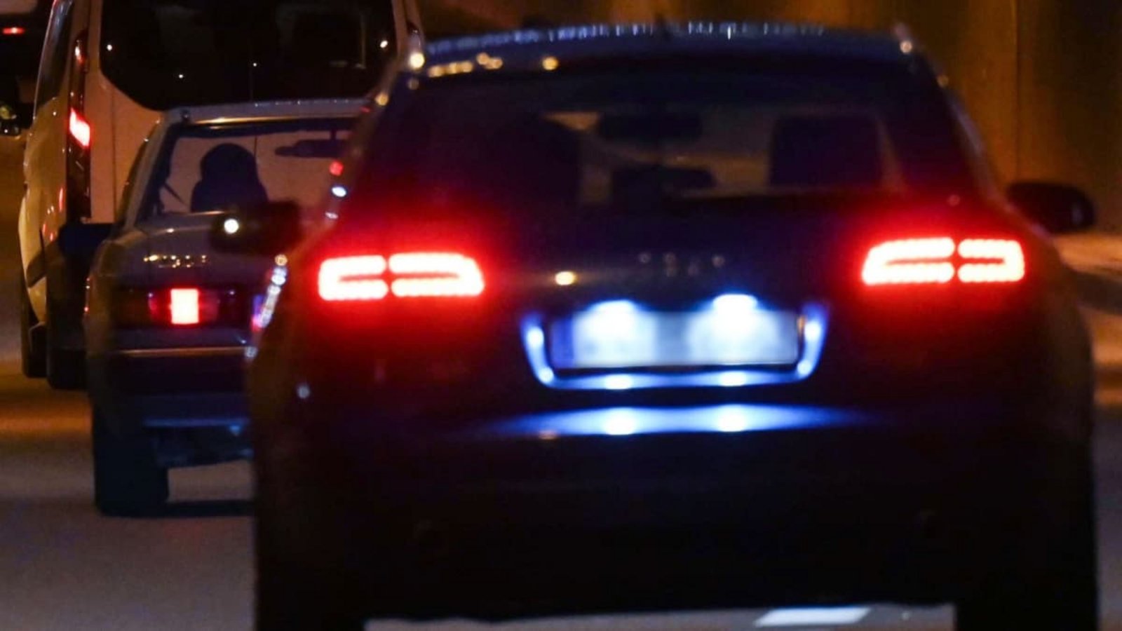 Es soll Fahrerinnen und Fahrer geben, die das Bremspedal deshalb fast gar nicht mehr nutzen.Marijan Murat/dpa-mag/dpa
