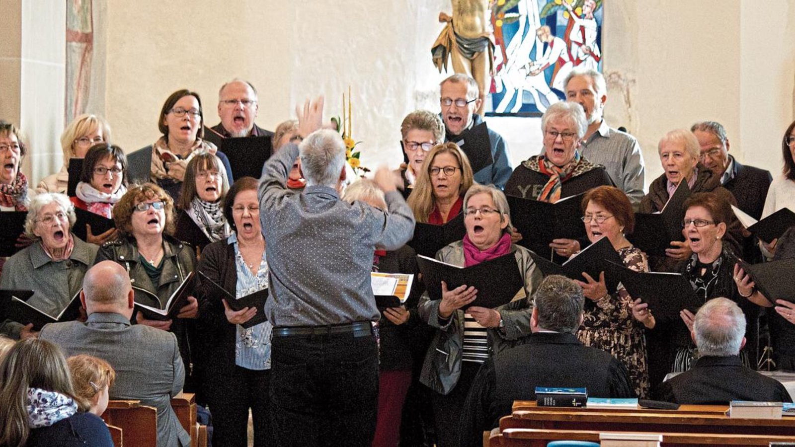 Der Kirchenchor gestaltete den Gottesdienst mit. Fotos: Friedrich