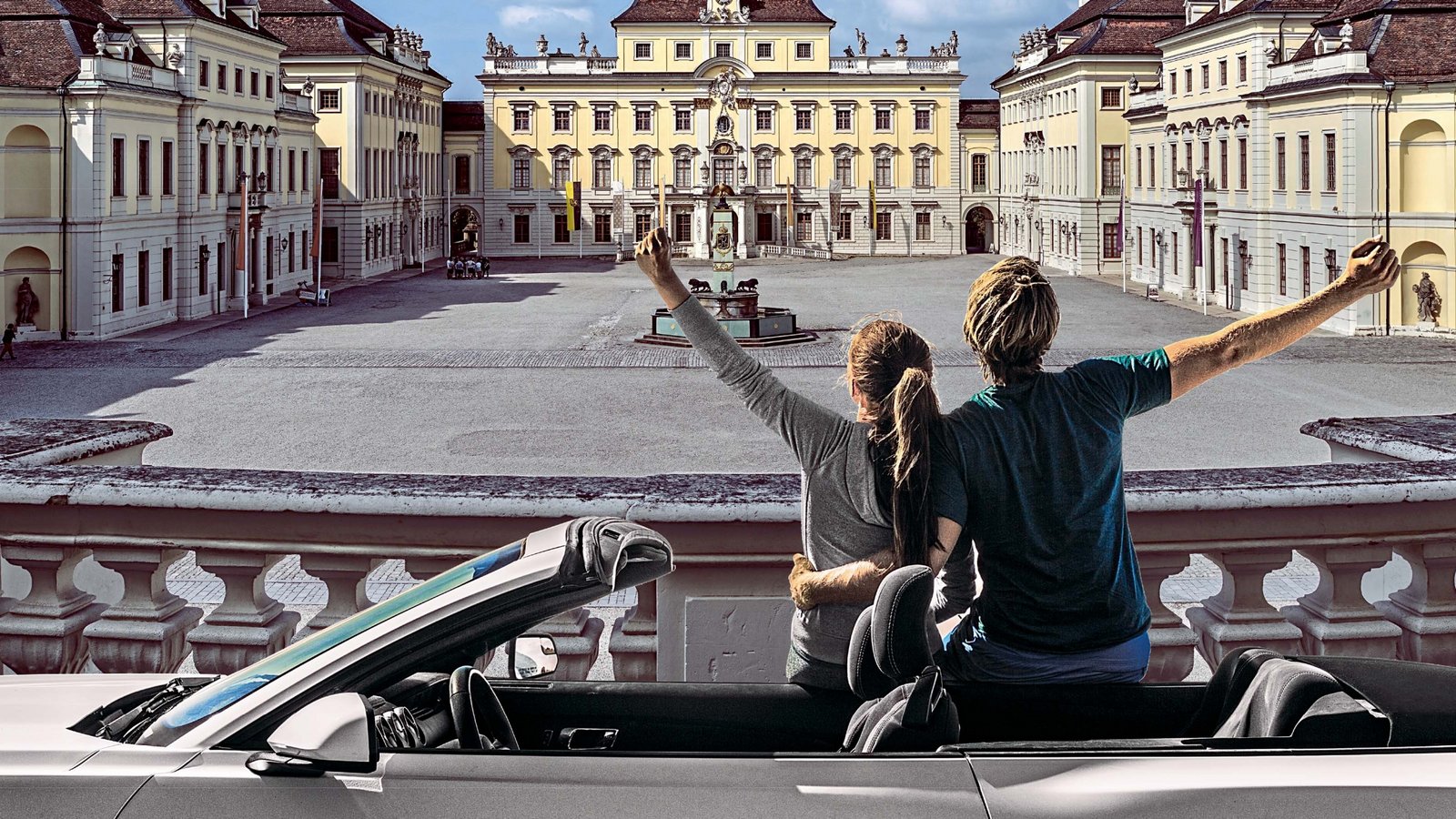 In Ludwigsburg wird am letzten September-Wochenende ein großes Rad gedreht: In den Schlosshöfen des Residenzschlosses findet am Samstag und Sonntag (24. und 25. September) die Automesse statt, das Riesenrad dreht sich zum letzten Mal und die Kürbisausstellung lockt ebenso wie die Antikmeile. Bei freiem Eintritt bietet sich den Besuchern der Automesse ein Wochenende zwischen Fahrspaß und modernster Technologie im historischen Ambiente von Schloss Ludwigsburg. 14 Autohäuser, 23 Automarken, ein gastronomisches Angebot und ein buntes Familienprogramm mit Gewinnspielen locken ebenso wie die Möglichkeit zu Schlossführungen. Rund um das Thema Elektromobilität halten Experten an beiden Tagen Vorträge. Dabei werden Fördermöglichkeiten erläutert und Themen wie Ladeinfrastruktur im öffentlichen und privaten Bereich, Voraussetzungen bei der Haustechnik, die spezielle Situation in größeren Wohneinheiten und Antriebstechniken erklärt. Bei allen Vorträgen besteht die Möglichkeit, Fragen an die sachkundigen Spezialisten zu stellen. Die Automesse Ludwigsburg ist zu folgenden Zeiten geöffnet: Samstag von 11 bis 18 Uhr, Sonntag von 11 bis 17 Uhr. Wer nicht zu Fuß hinkommen kann, nutzt einfach das Bimmelbähnle, das – wie auch das Riesenrad – an diesem Wochenende letztmals im Einsatz ist und die Ausflugsziele Riesenrad auf dem Parkplatz Bärenwiese und Automesse verbindet. Foto: p