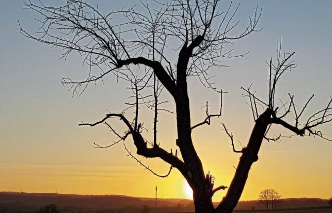 Wunderschöner Sonnenuntergang – aufgenommen in der Nähe des Auricher Häckselplatzes. Foto: Janson