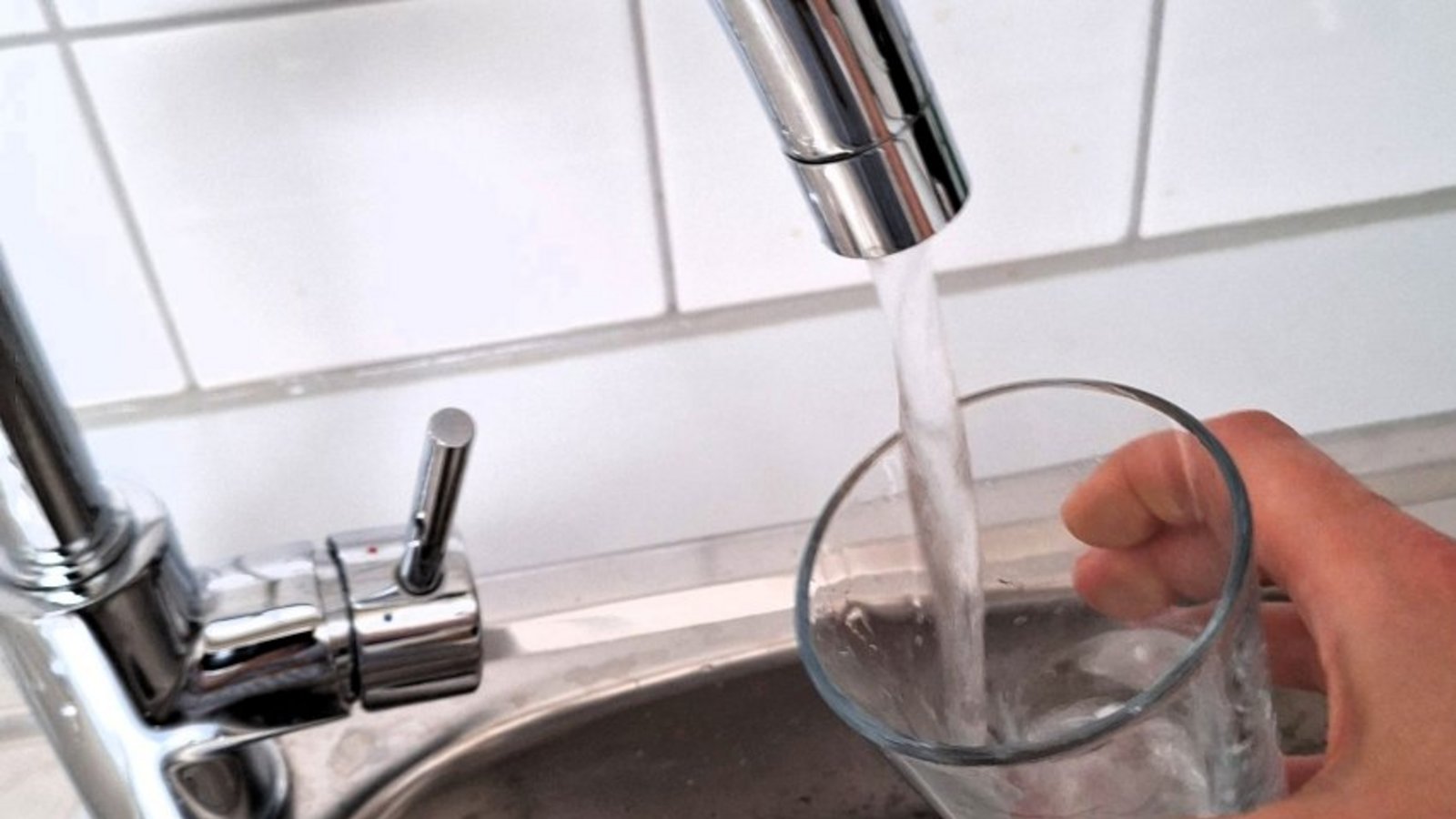 Kaltes, klares Wasser: Die Gebühren in Eberdingen sind kräftig gestiegen. Foto: Kauer