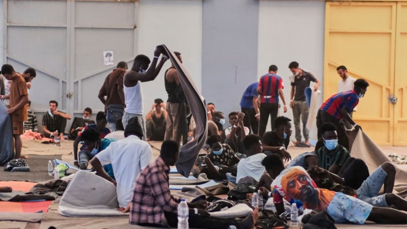 Migranten in Griechenland: Hunderte von ihnen wurden vor einem Jahr vor Kreta aus dem Mittelmeer gerettet.Giannis Angelakis/AP/dpa Migranten in Griechenland: Hunderte von ihnen wurden vor einem Jahr vor Kreta aus dem Mittelmeer gerettet.Giannis Angelakis/AP/dpa