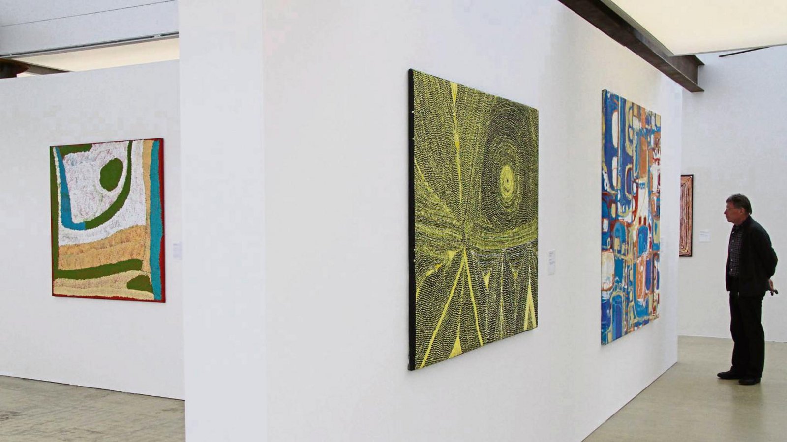 Etwa 60 Bilder – darunter viele neue Werke, die bislang kaum oder gar nicht öffentlich gezeigt wurden – können die Besucher im Kunstwerk von Sonntag an bestaunen.  Fotos: Banholzer