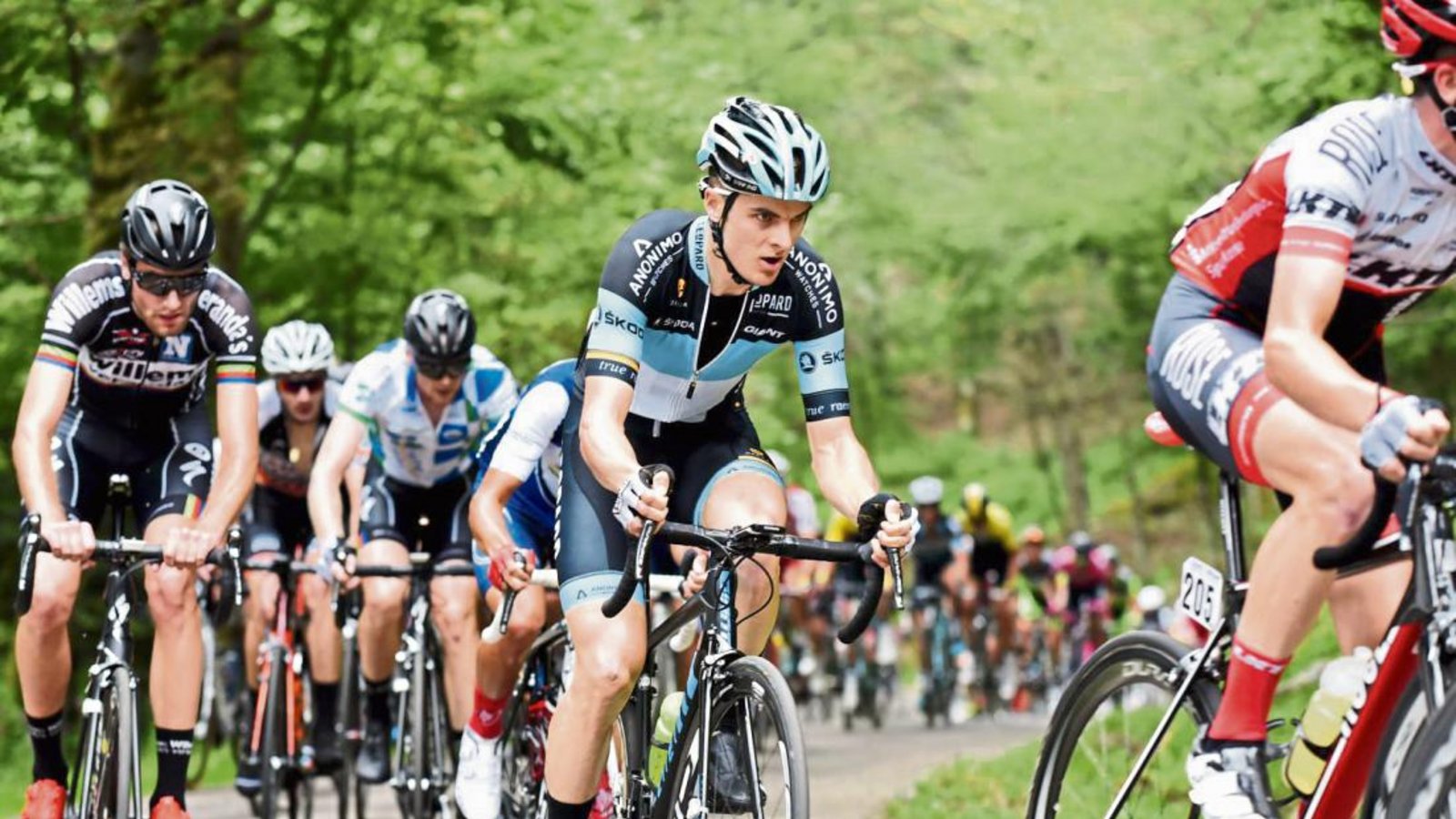 Alexander Krieger (Mitte) hat bei manchem Anstieg ganz schön zu schnaufen. „Die Königsetappe wäre auch bei der Tour de France als schwer eingestuft worden“, sagt der Radprofi des Leopard Pro Cycling Teams. Foto: Haumesser Alexander Krieger (Mitte) hat bei manchem Anstieg ganz schön zu schnaufen. „Die Königsetappe wäre auch bei der Tour de France als schwer eingestuft worden“, sagt der Radprofi des Leopard Pro Cycling Teams. Foto: Haumesser