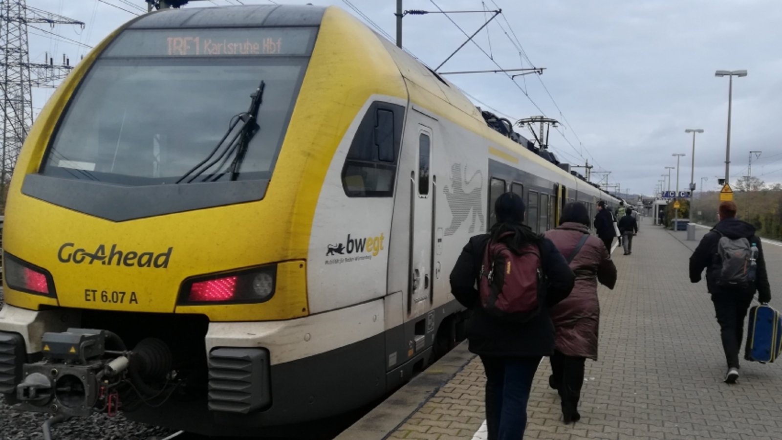 Streik Bahnstreik Warnstreik Deutsche Bahn Go-Ahead  Bahnhof Vaihinger Bahnhof Zug Bahnsteig Passagiere