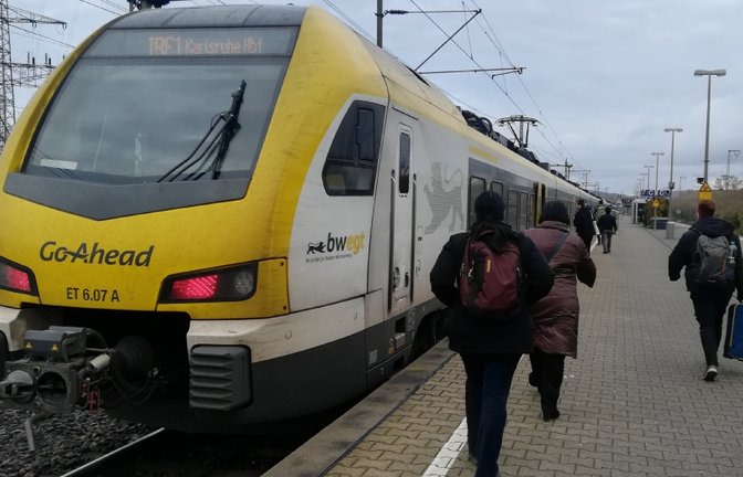 Streik Bahnstreik Warnstreik Deutsche Bahn Go-Ahead  Bahnhof Vaihinger Bahnhof Zug Bahnsteig Passagiere