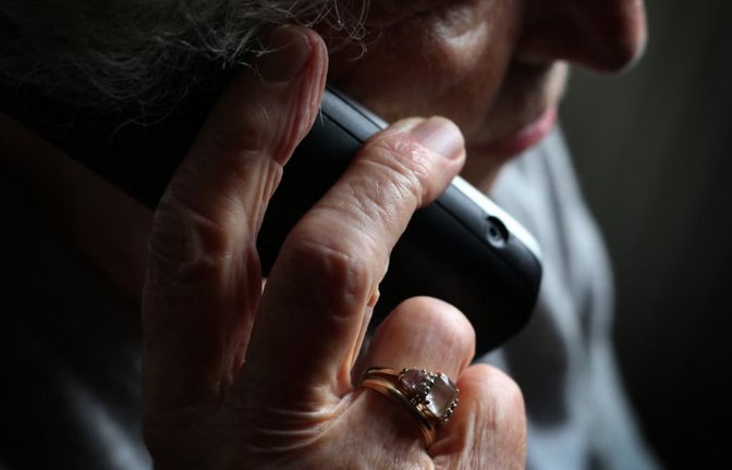 Eine Frau aus Neuhausen fiel auf einen Betrüger herein, der sich als Mitarbeiter von Microsoft ausgegeben hatte.

(Symbolfoto)<span class='image-autor'>Karl-Josef Hildenbrand/dpa</span>