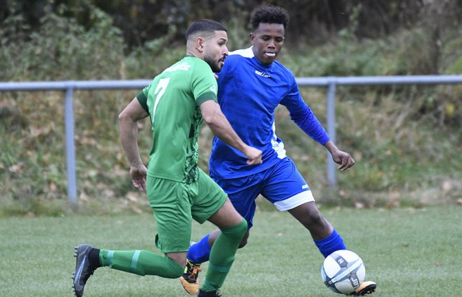 Isamail Ibrahim Nuh (rechts) und der FC Gündelbach sind in den vergangenen drei Spielen ohne Torerfolg geblieben.  <span class='image-autor'>Foto: Leitner</span>