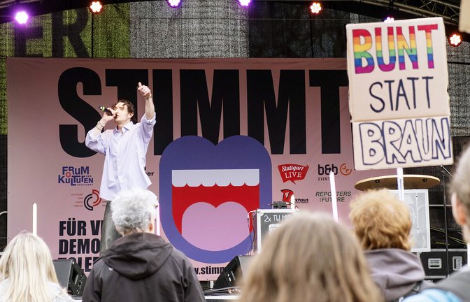 Bei der Kundgebung wurde geredet und gesungen. Bei der Kundgebung wurde nicht nur geredet, sondern auch gesungen.<span class='image-autor'>Foto: Lichtgut/Bacher</span>