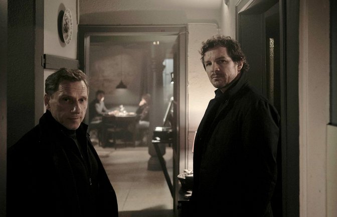 Die Stuttgarter Kommissare Thorsten Lannert (Richy Müller, l.) und Sebastian Bootz (Felix Klare) ermitteln im aktuellen Tatort auf der Schwäbischen Alb.<span class='image-autor'>Foto: SWR/Benoît Linder</span>
