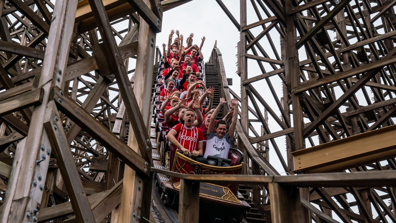Achterbahnen, etliche bunte Lichter, Gastronomie und Hotels: Freizeitparks wie der Europa-Park benötigen viel Strom.Foto: Europa-Park/Baschi Bender Achterbahnen, etliche bunte Lichter, Gastronomie und Hotels: Freizeitparks wie der Europa-Park benötigen viel Strom.Foto: Europa-Park/Baschi Bender