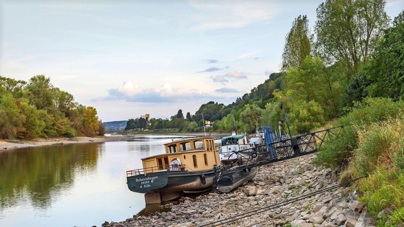 Auch bei  der Rheininsel Nonnenwerth  herrscht Niedrigwasser.Foto: Imago/Marc Joh/n