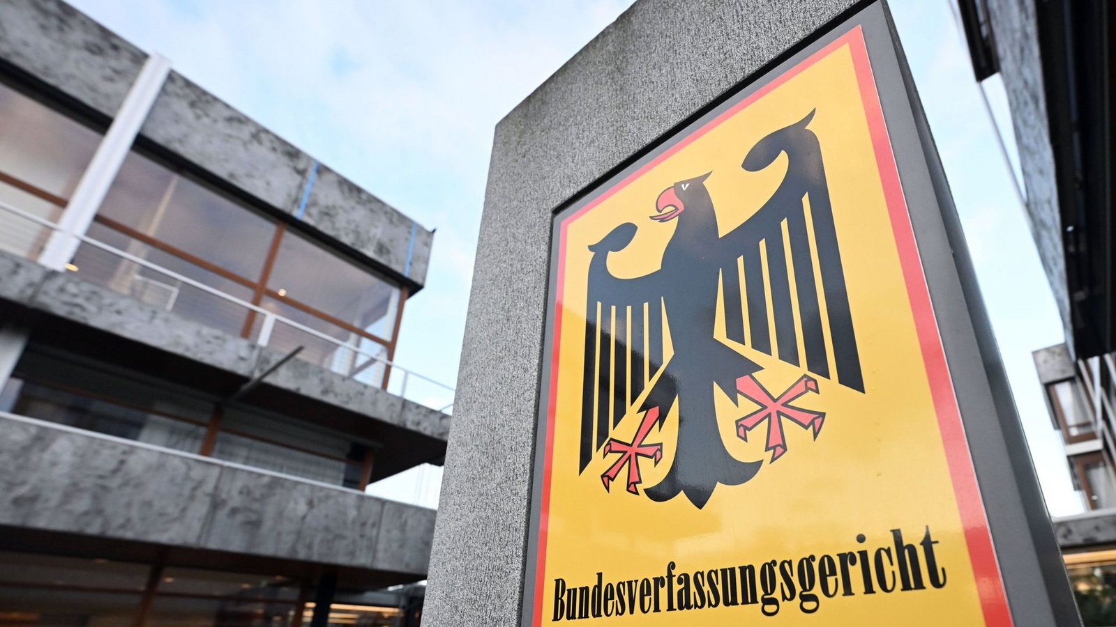Das Bundesverfassungsgericht hatte das bisherige Gesetz für nicht gesetzeskonform erklärt. (Symbolbild)Foto: dpa/Uli Deck Das Bundesverfassungsgericht hatte das bisherige Gesetz für nicht gesetzeskonform erklärt. (Symbolbild)Foto: dpa/Uli Deck