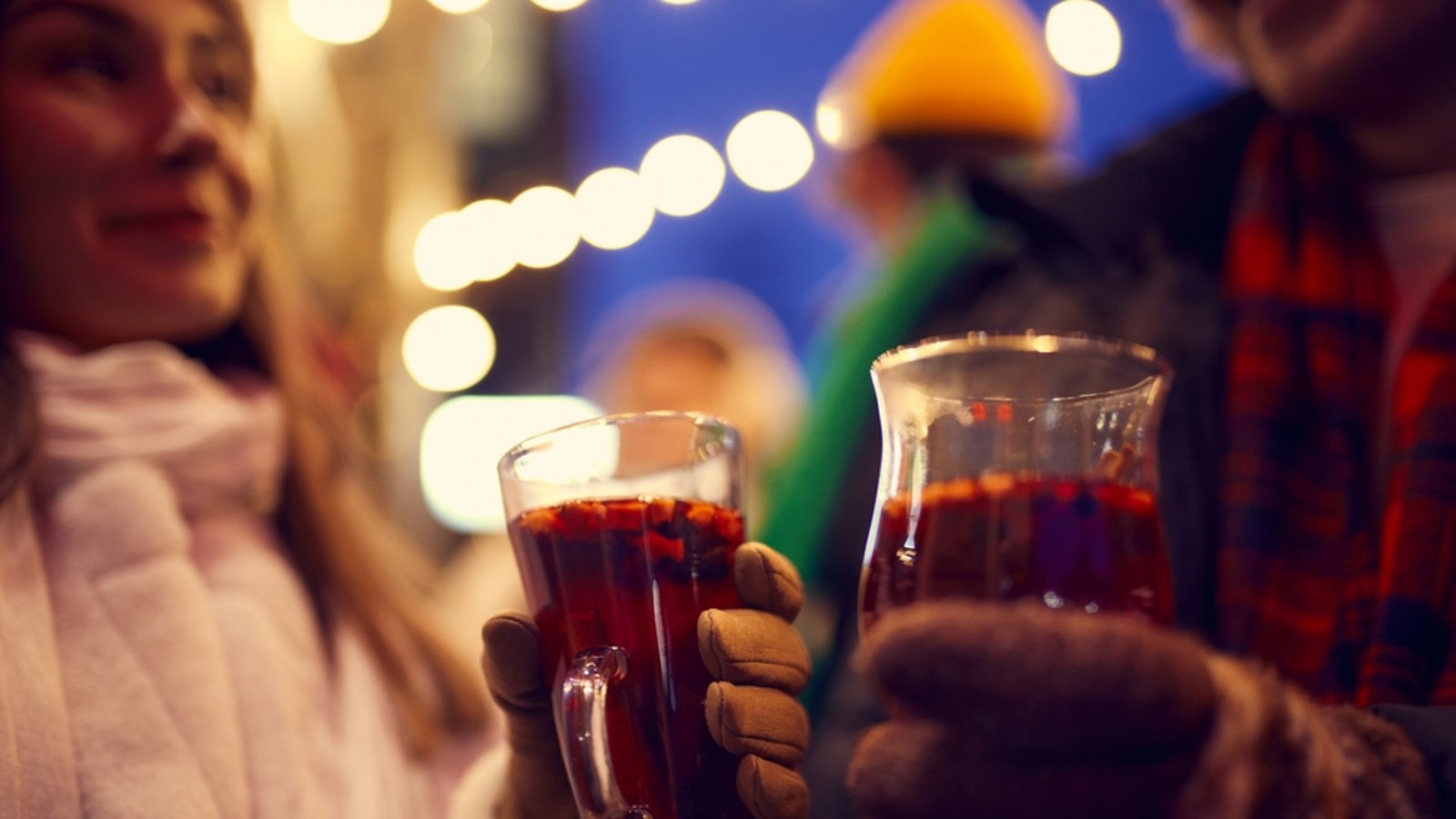 Dürfen Jugendliche schon mittrinken?Foto: Anton Vierietin / shutterstock.com Dürfen Jugendliche schon mittrinken?Foto: Anton Vierietin / shutterstock.com