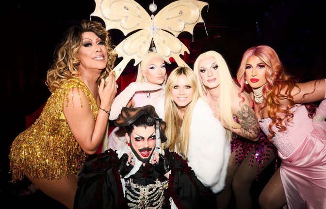 It’s Drag-Queen Time! Heidi Klum mit Yonce Banks, Katy Bähm, Candy Crash, Bambi Mercury und Catherrine Leclery.<span class='image-autor'>Foto: ProSieben/Max Montgomery</span>