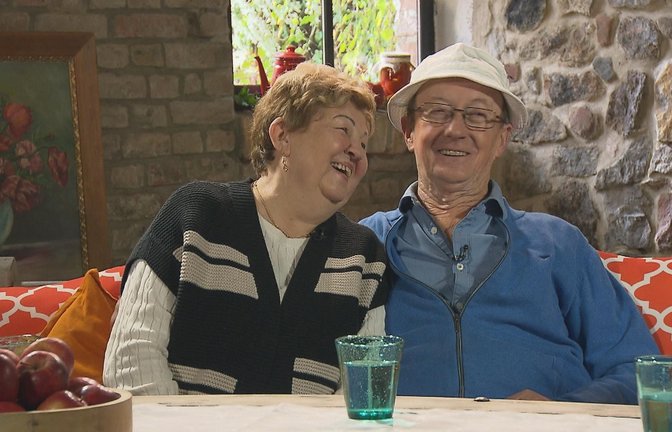 Walter und Katharina sind glücklich. Der Hühnerbauer denkt sogar schon an Hochzeit.<span class='image-autor'>Foto: RTL</span>