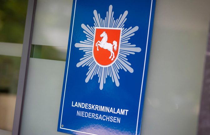 Ein geflohener Mörder ist wieder gefasst. (Symbolbild)<span class='image-autor'>Foto: Moritz Frankenberg/dpa</span>