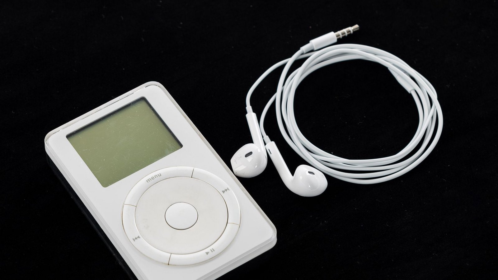 2001: Durch die weißen Kopfhörer war der erste iPod schon von Weitem zu erkennen.Foto: Sergei Magel/HNF/