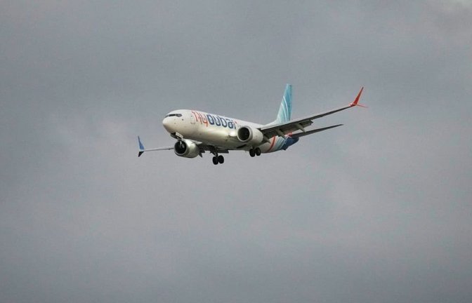 Der Copilot des Flydubai-Flugs von Dubai nach Tel Aviv wollte das Flugzeug laut US-Medien auf den israelischen Großflughafen Ben Gurion bei Tel Aviv stürzen lassen (Symbolbild).<span class='image-autor'>Ohad Zwigenberg/AP/dpa</span>