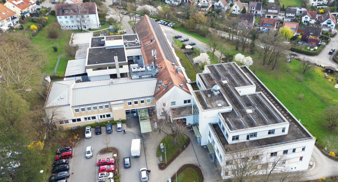 ehemaliges Krankenhaus Vaihingen und rechts daneben Ärztehaus Ärztezentrum Vaisana, Drohnenbild, Luftbild mit Drohne