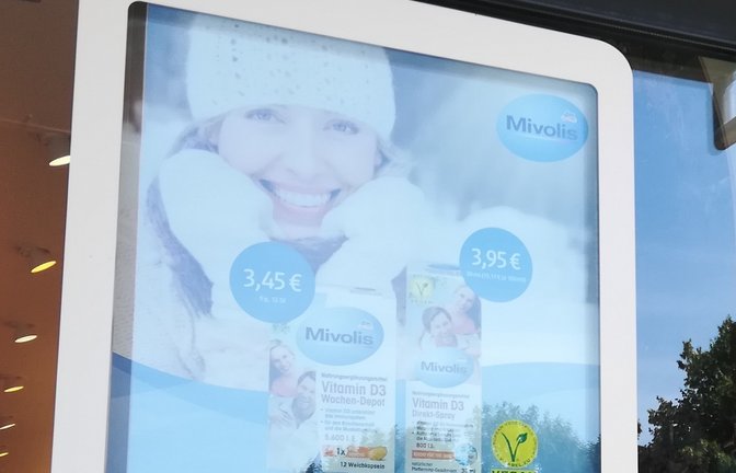 Lust auf Abkühlung? Bei den derzeit heißen Außentemperaturen tut der Blick in das Schaufenster einer Vaihinger Drogerie richtig gut.  <span class='image-autor'>Foto: Rostek</span>
