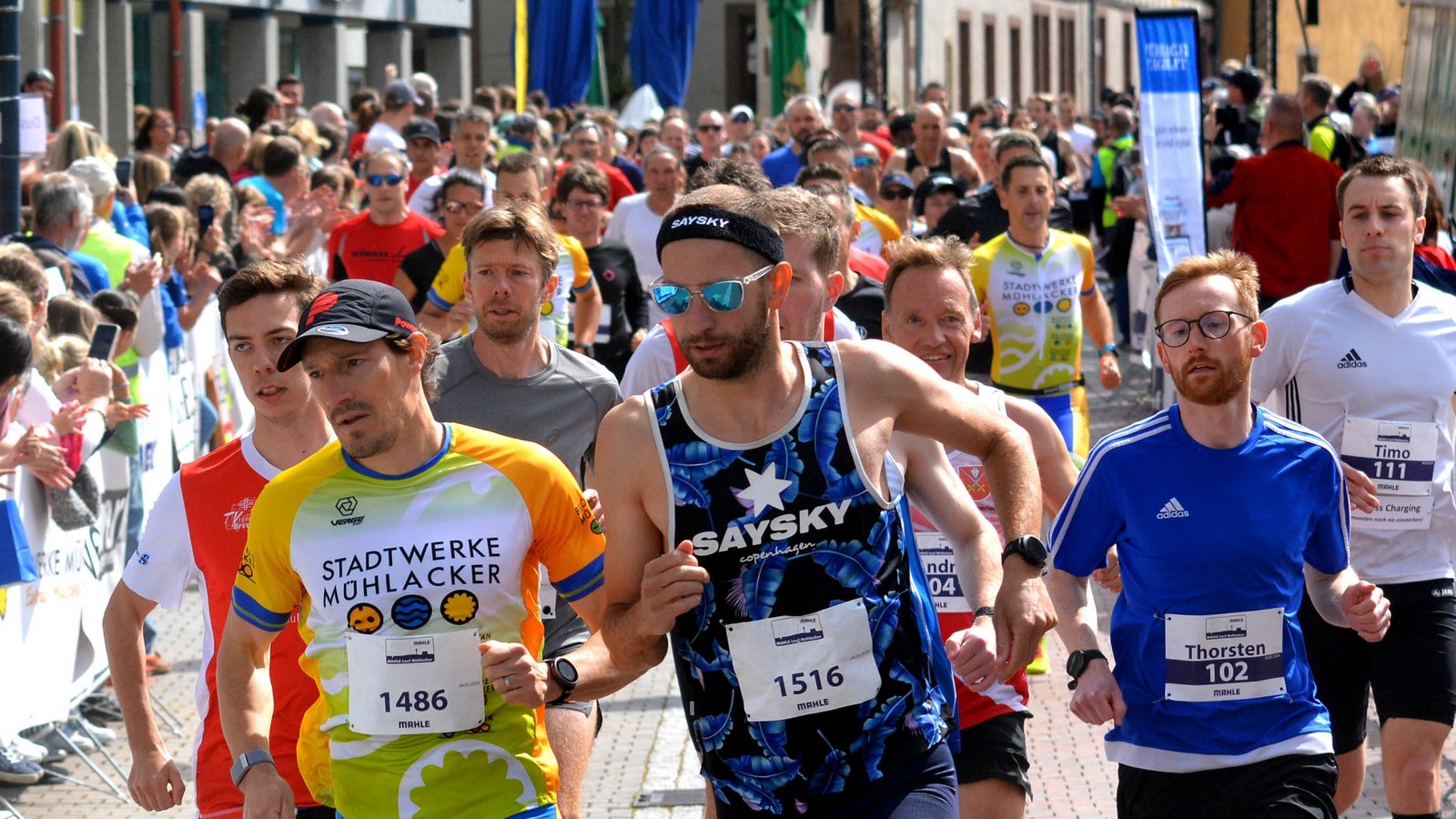 Sebastian Kienle (2. von links) gewinnt den Zehn-Kilometer-Lauf in Mühlacker. Foto: Stahlfeld Sebastian Kienle (2. von links) gewinnt den Zehn-Kilometer-Lauf in Mühlacker. Foto: Stahlfeld