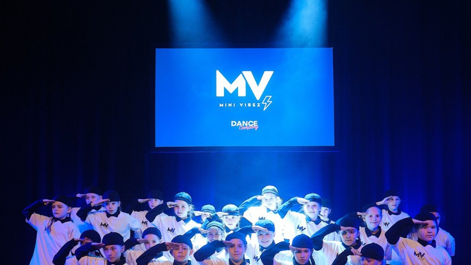 Kurz vor ihrer ersten Wettbewerbsteilnahme: Die junge DC-Formation Mini Vibez präsentiert sich beim Opening. Foto: privat