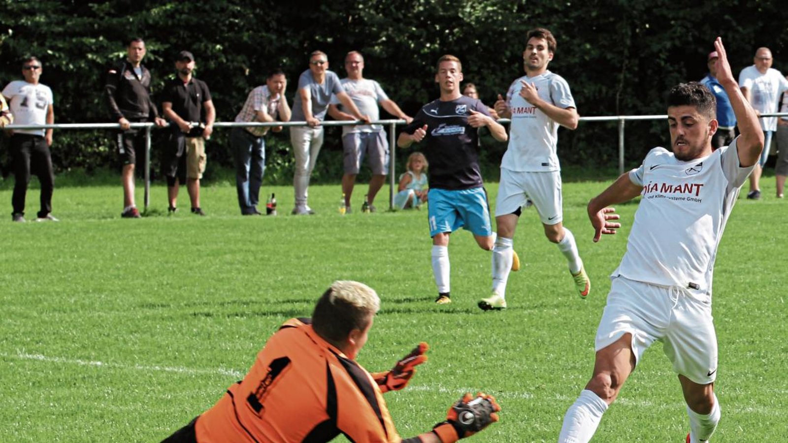 Hakan Atalay (rechts) kommen die taktischen Experimente von Spielertrainer Sinan Yilmaz besonders zugute. Foto: Nachreiner Hakan Atalay (rechts) kommen die taktischen Experimente von Spielertrainer Sinan Yilmaz besonders zugute. Foto: Nachreiner
