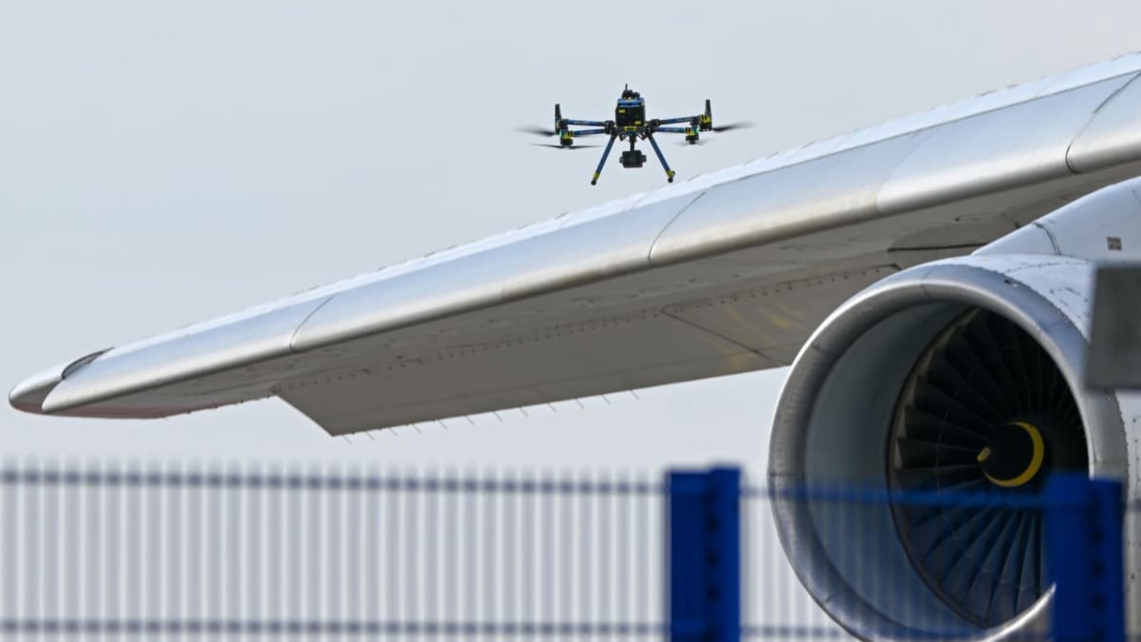 Der Drohnenangriff auf den Flughafen Leipzig soll auf den russischen Geheimdienst zurückgehen.Hendrik Schmidt/dpa Der Drohnenangriff auf den Flughafen Leipzig soll auf den russischen Geheimdienst zurückgehen.Hendrik Schmidt/dpa