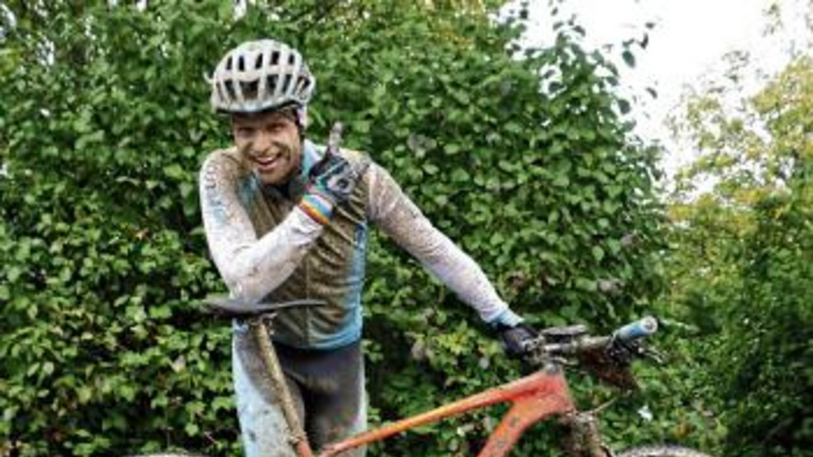 Eingesaut von oben bis unten, aber glücklich über die Top-20-Platzierung in seiner Klasse bei der Alb-Gold-Trophy: Stefan Bäuerle Foto: privat Eingesaut von oben bis unten, aber glücklich über die Top-20-Platzierung in seiner Klasse bei der Alb-Gold-Trophy: Stefan Bäuerle Foto: privat