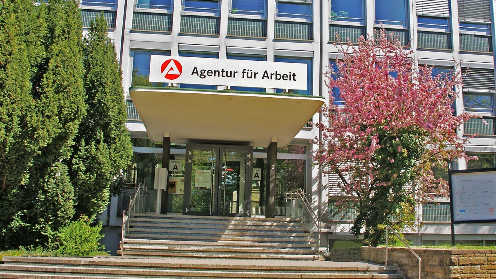 Weniger Arbeitslose als im August, aber mehr als im Vorjahr: Die Agentur für Arbeit Ludwigsburg präsentiert die Zahlen für September 2025. Archivfoto: VKZ