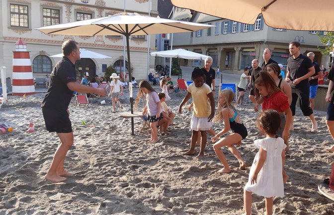 Heute wird das Vaihinger Strandleben um 14 Uhr mit dem Löwenchor und der Bläserklasse eröffnet (siehe auch nächste Seite unter Termine). Ab 14 Uhr startet auch die Bewirtung durch Turnen und Fitness des TV Vaihingen. Es gibt süße und herzhafte Crêpes. Rund 30 ehrenamtlichel Helfer und acht Kinder und Jugendliche sind beim Crêpes-Verkauf an diesem Tag im Einsatz. <span class='image-autor'>Foto: p</span>