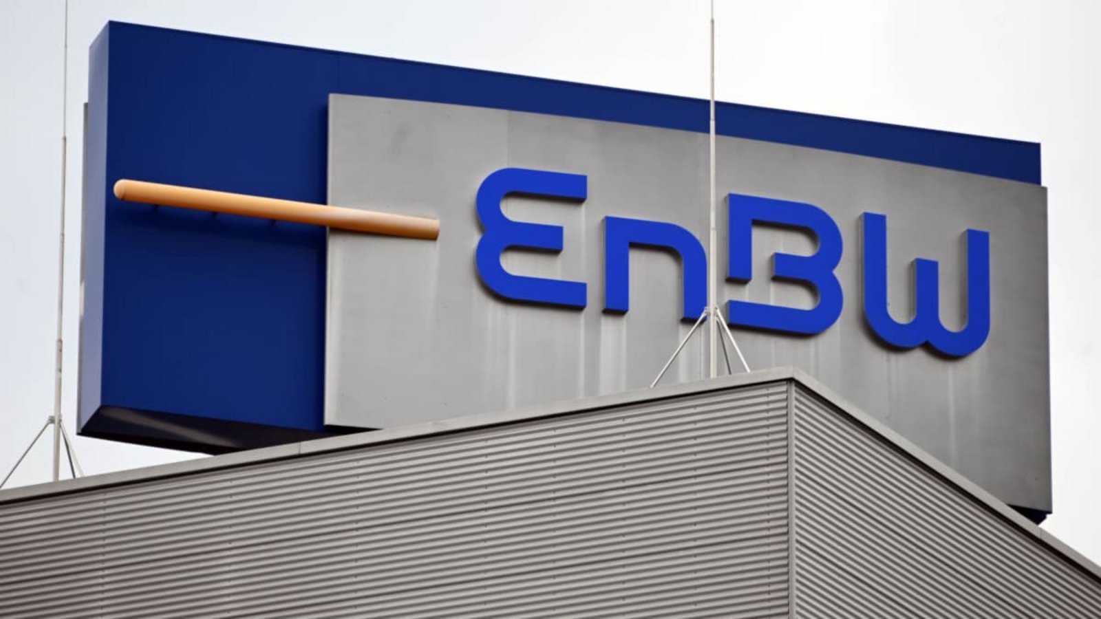Der Energiekonzern EnBW will sich künftig mehr auf den Kernmarkt in Deutschland konzentrieren und investiert dafür bis 2030 jährlich sieben Milliarden Euro. Ein Großteil davon geht in den Netzausbau.Uli Deck/dpa Der Energiekonzern EnBW will sich künftig mehr auf den Kernmarkt in Deutschland konzentrieren und investiert dafür bis 2030 jährlich sieben Milliarden Euro. Ein Großteil davon geht in den Netzausbau.Uli Deck/dpa