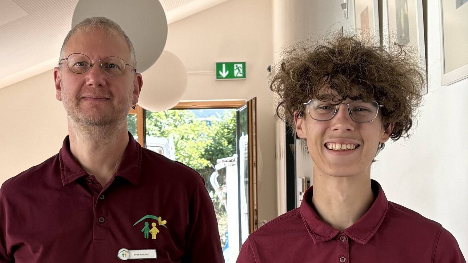 Ausbilder Sven Reichel und Auszubildender Leon.  Foto: p