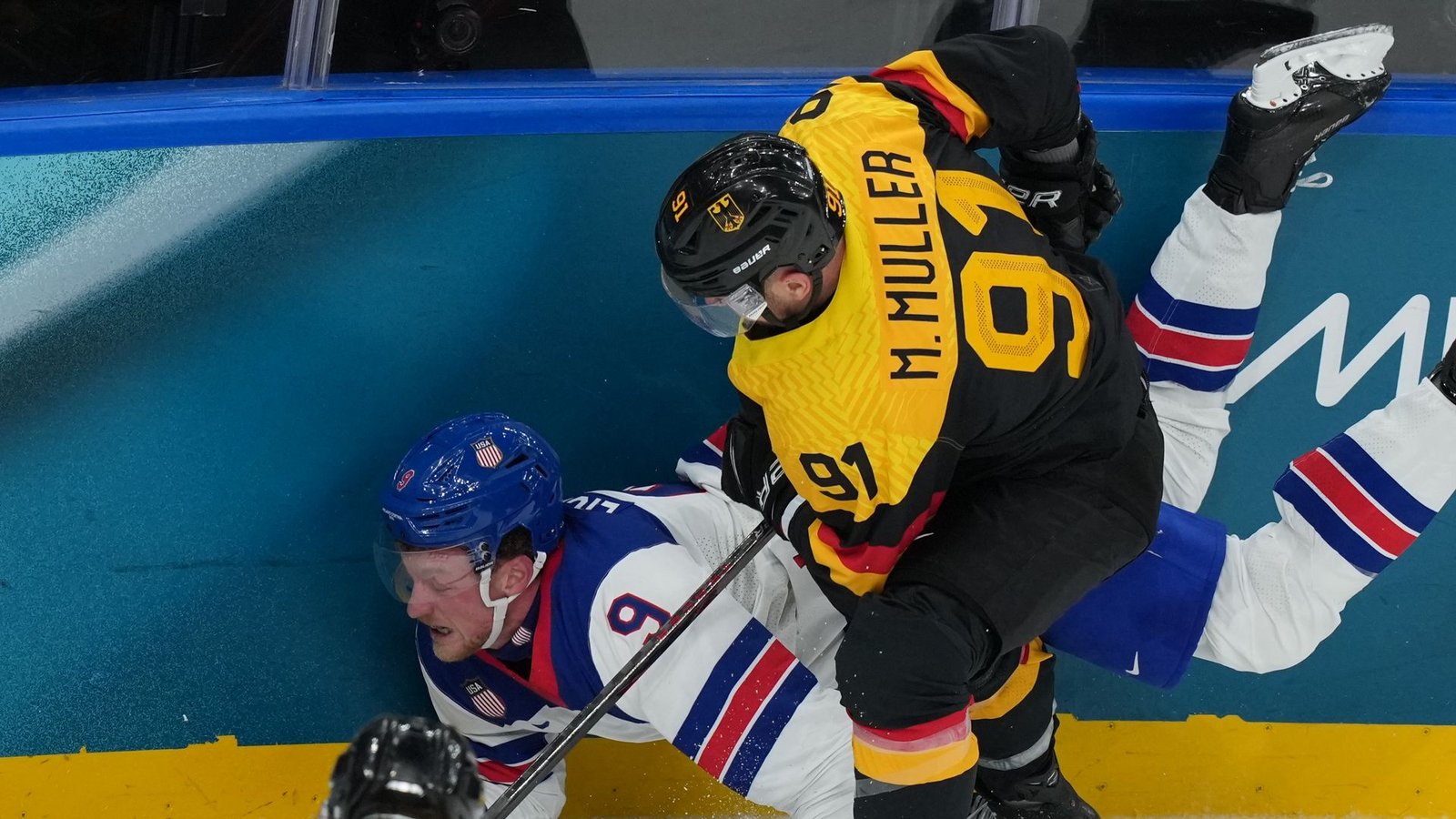 Moritz Müller wird bei der Eishockey-WM neben statt auf dem Eis stehen. (Archivbild)Foto: Carolyn Kaster/AP/dpa